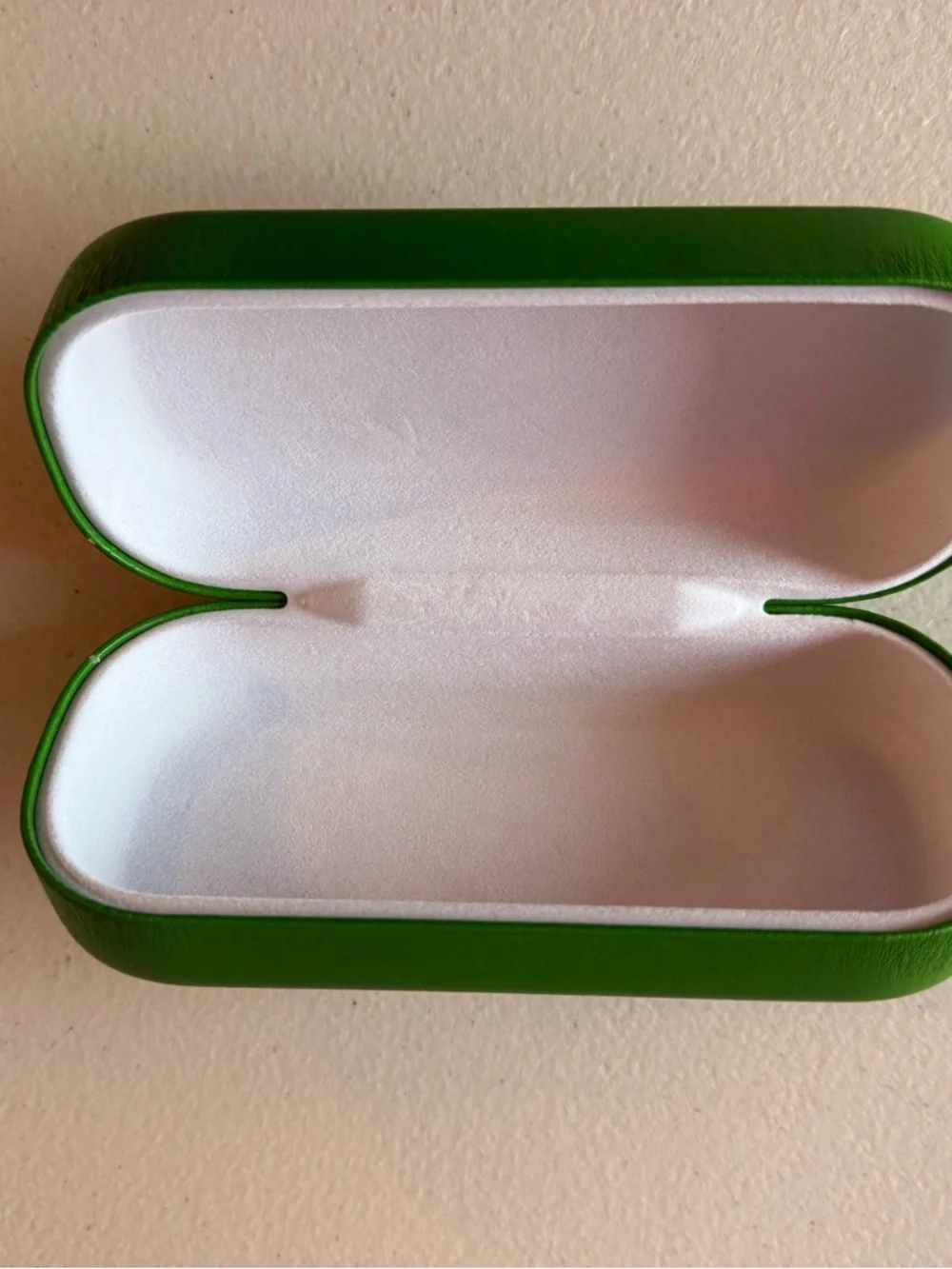 kate spade Green Hard Clamshell Eyeglass Case with White Interior